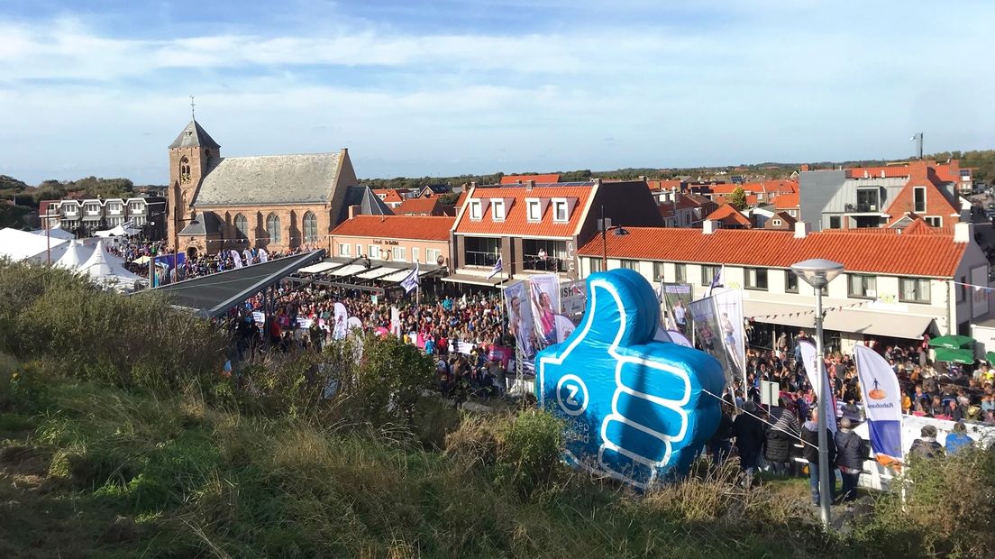 Kijk terug: Van Britse politieagent tot vrouw in trouwjurk, dit was de wandelmarathon
