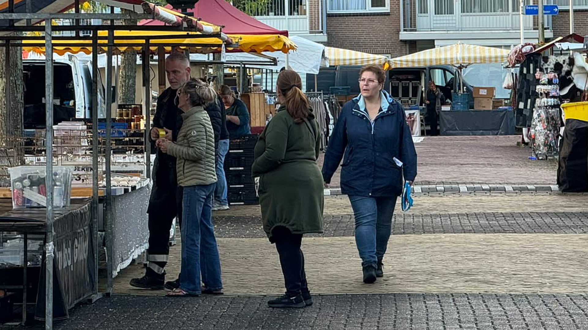 Even na 8.00 uur kwamen de eerste koopjesjagers al buurten