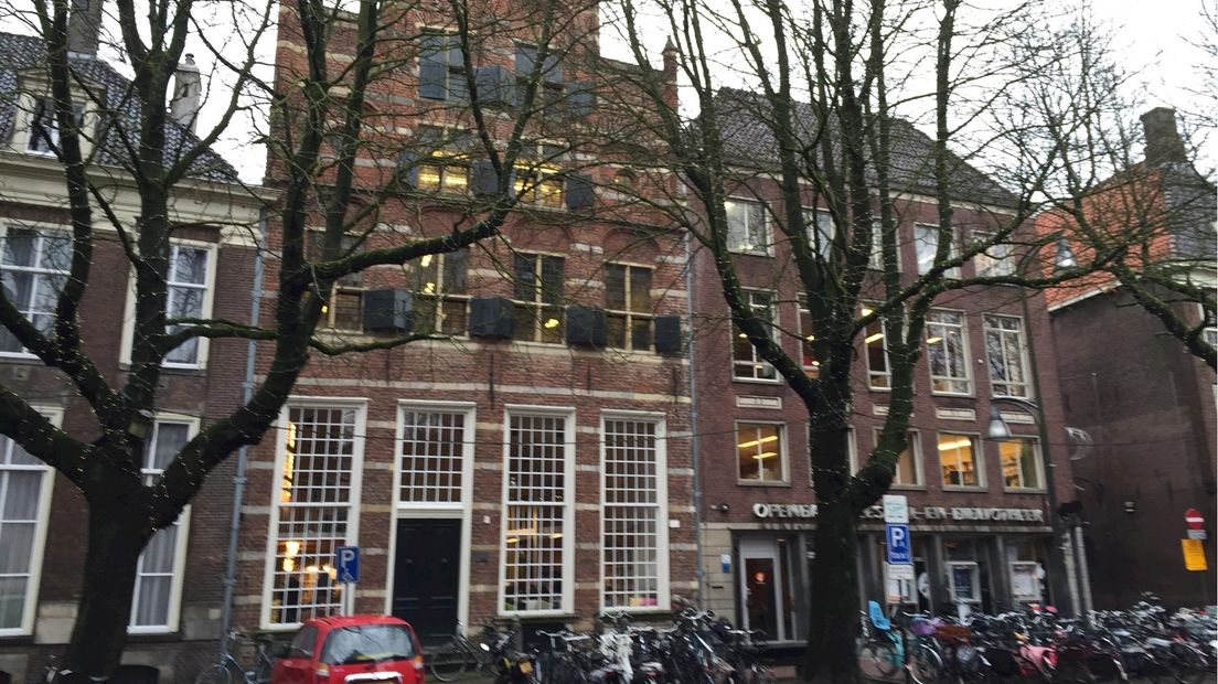Deventer zet twee markante panden in binnenstad in de verkoop; bieb en Hegius