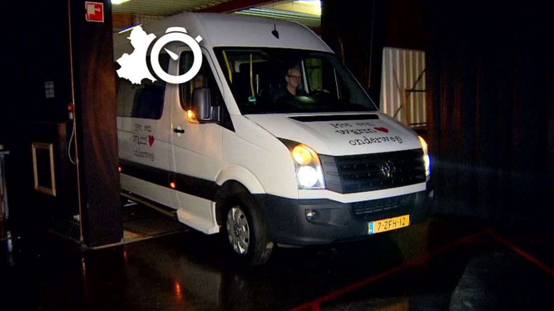 De speciale bus van de Mytylschool in Emmen (Rechten: RTV Drenthe / Janet Oortwijn)