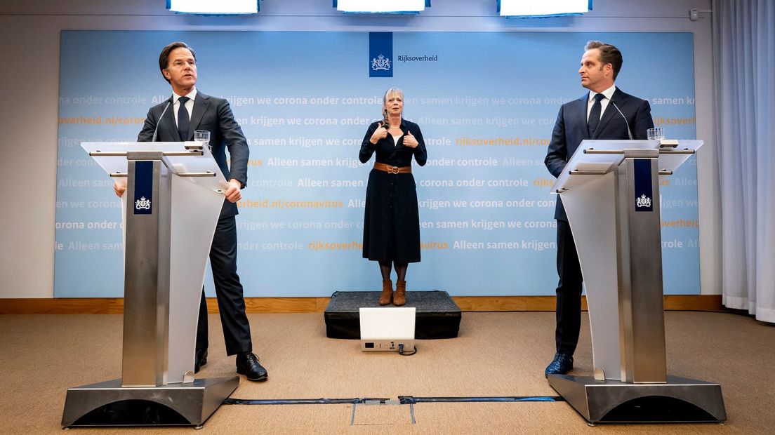 Premier Rutte en De Jonge tijdens de persconferentie