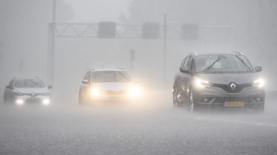 Lange files tijdens regenachtige ochtendspits, langste file meer dan 20 kilometer Home