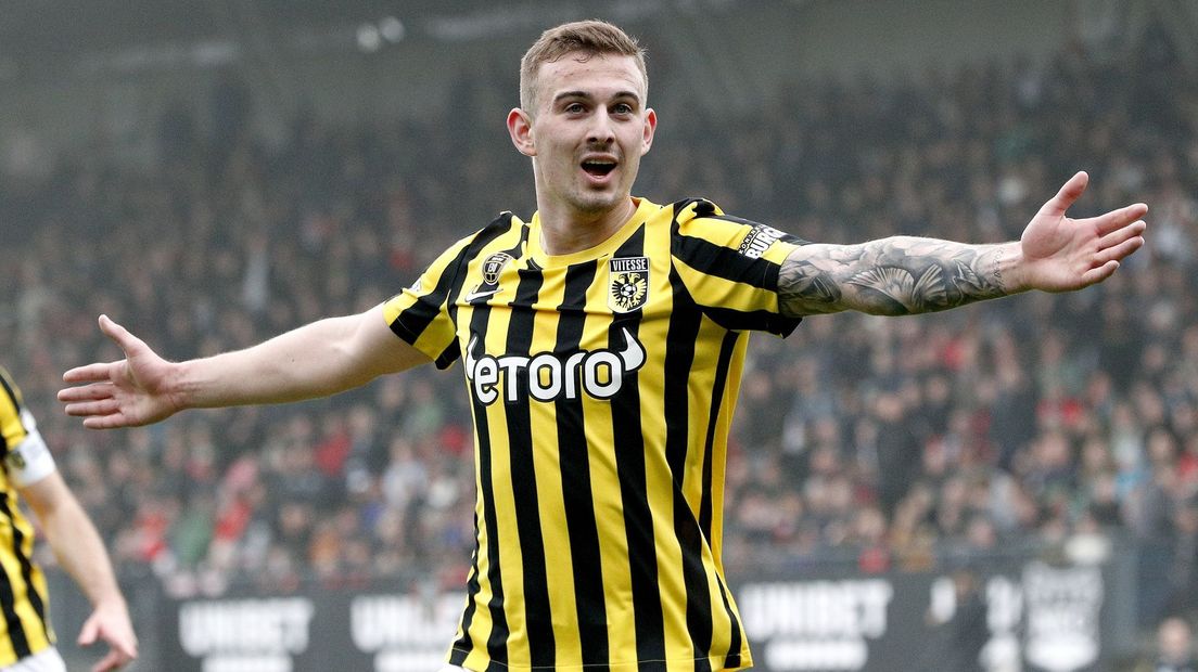Kacper Kozlowski speelt komend seizoen weer bij Vitesse