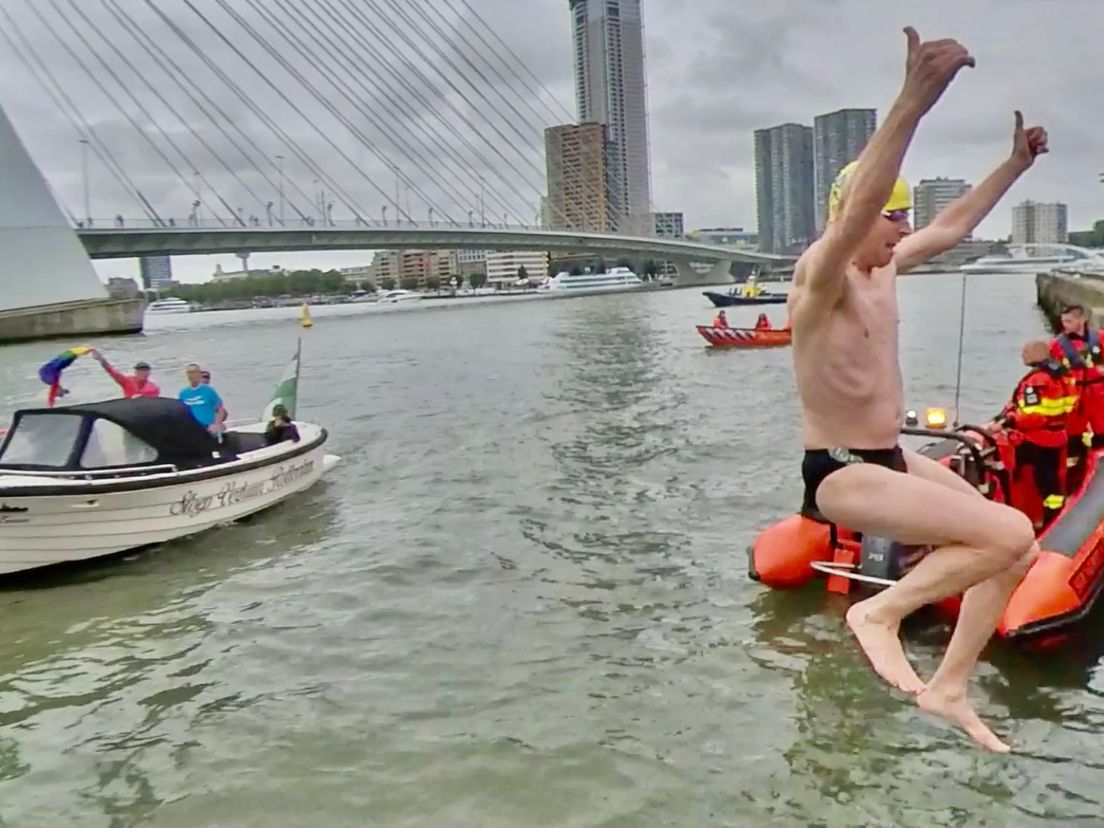 Uitgeklede Rotterdam Swim doet weer rondje Noordereiland