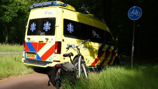 Fietser raakt gewond bij botsing in Emmen. Fietser raakt gewond bij botsing in Emmen.