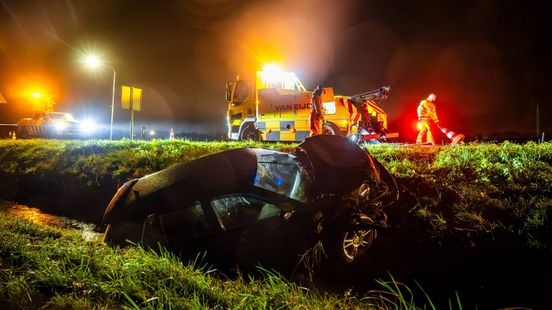 Automobilist vliegt uit de bocht