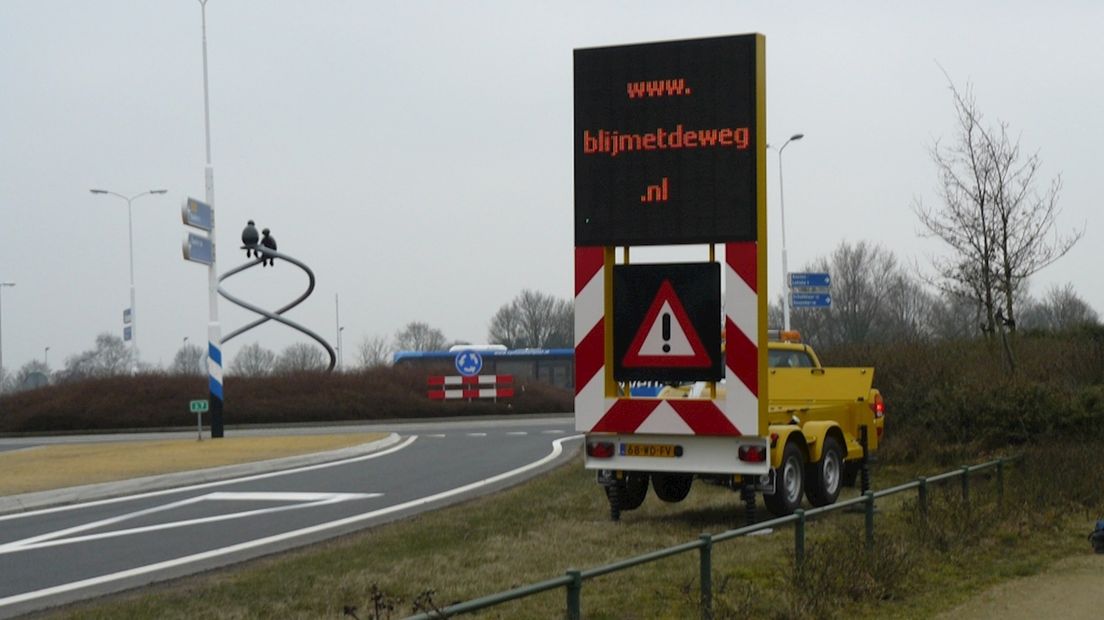 een tekstkar bij de N332