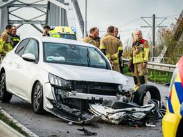 Automobilisten botsen frontaal op Europalaan in Utrecht: twee gewonden