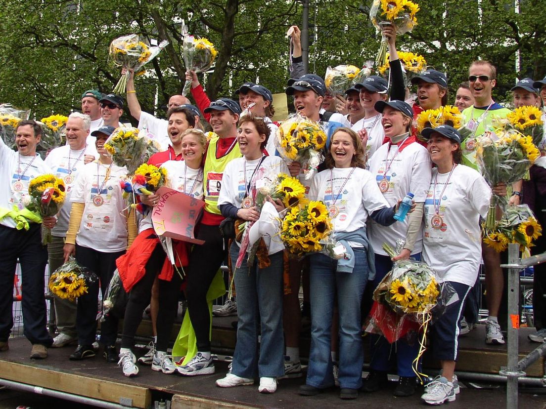 Team 'Amis de Nathalie' op de finish van Roparun 2005