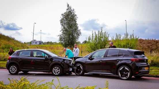 112-blog: Bestuurder bakwagen vlucht na crash in Soest | Frontale botsing in Amersfoort. 112-blog: Bestuurder bakwagen vlucht na crash in Soest | Frontale botsing in Amersfoort.