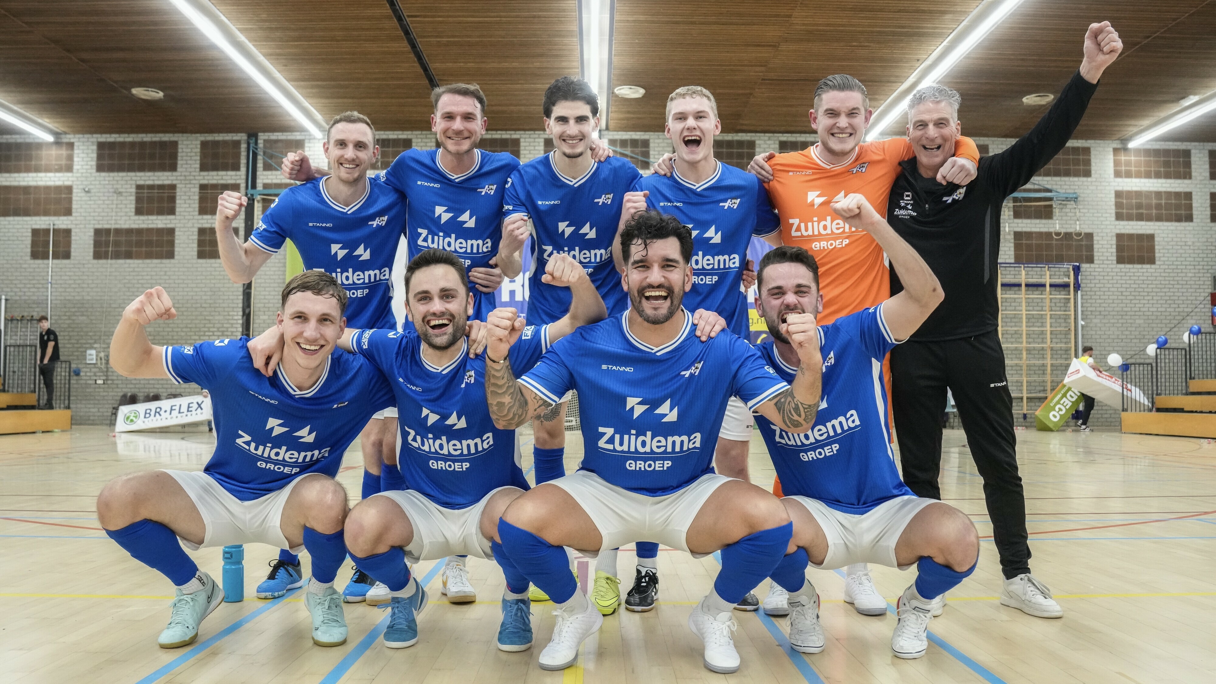 Kijk live: Finaledag van Protos Weering in bomvolle sporthal in Emmen