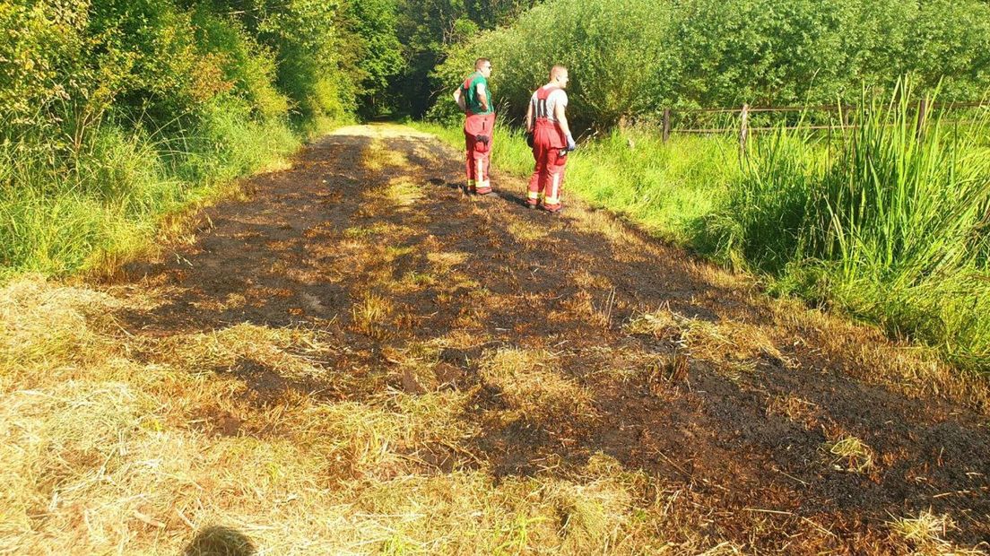 Brandweermannen doen nacontrole