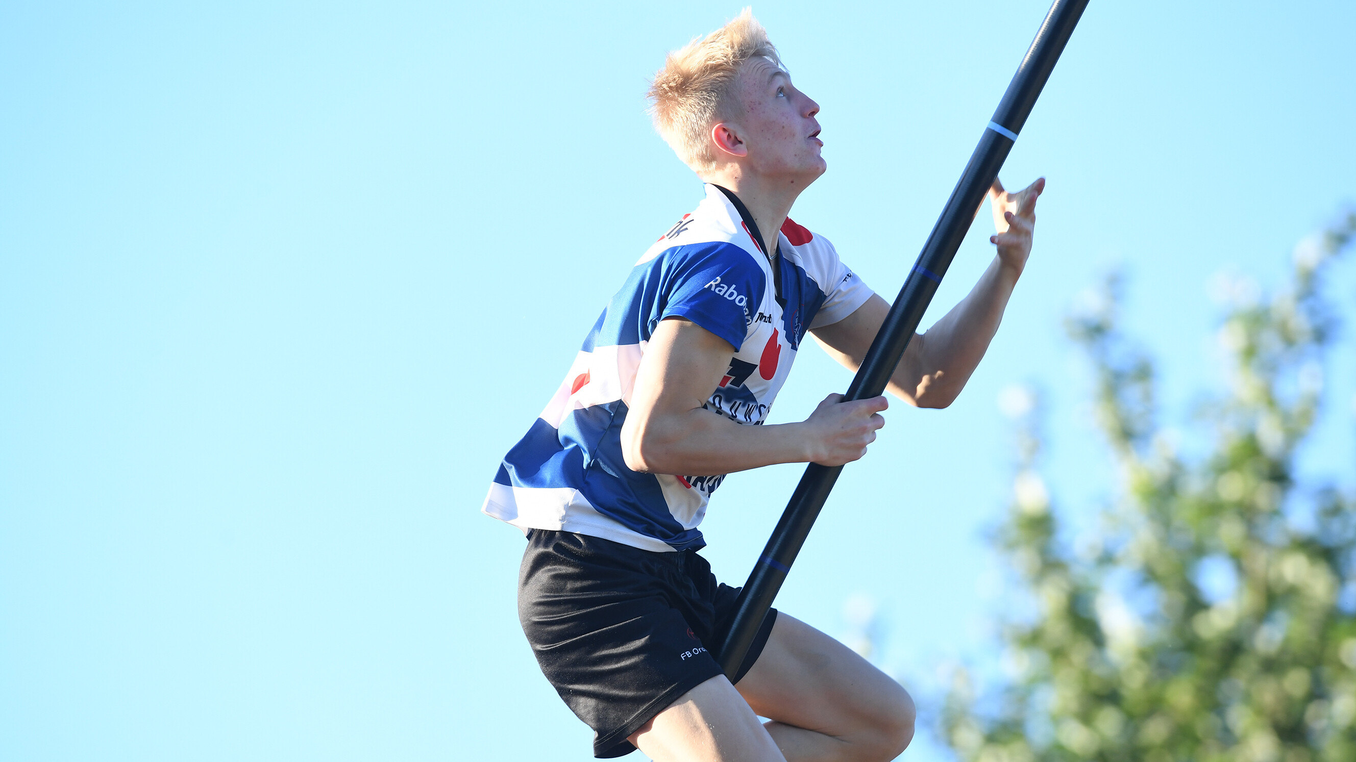 Germ Terpstra aan het klimmen