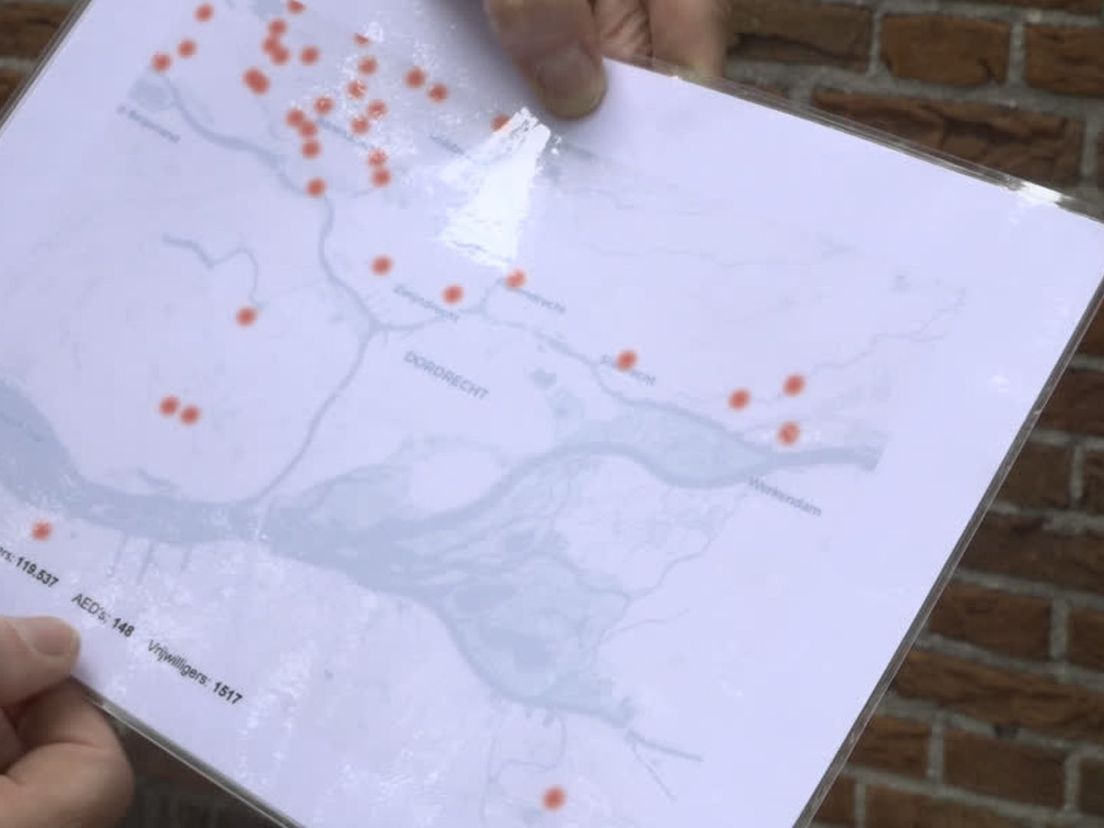De rode stippen op de kaart zijn plekken die (nog) niet hartveilig zijn. Op het Eiland van Dordrecht géén stippen meer...