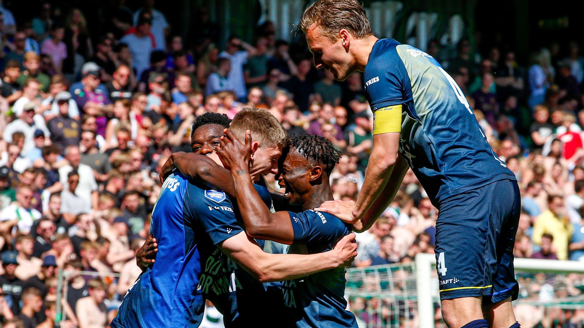 Cambuur fiert de 0-2 fan Mees Hoedemakers
