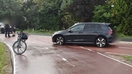 Meisje op fiets aangereden door auto