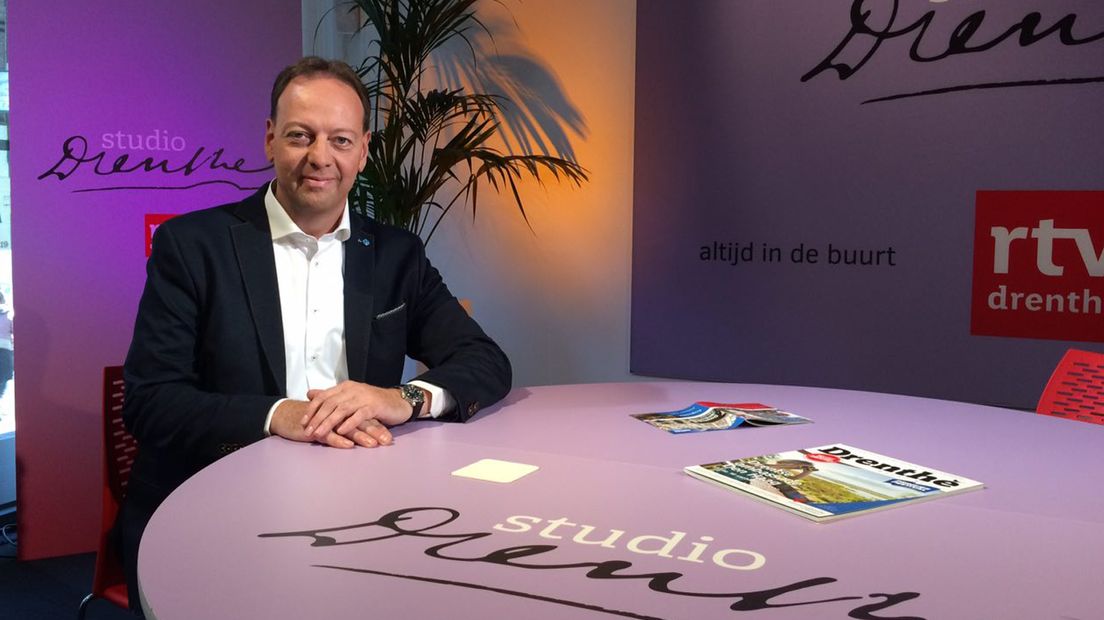 Andries Ophof presenteert de uitzendingen van Studio Drenthe (Rechten: RTV Drenthe / Edwin van Stenis)