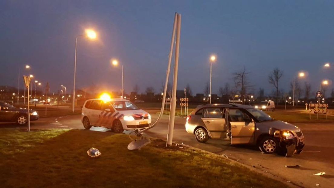 Een dronken automobiliste ramde woensdagmiddag een lantaarnpaal in Terneuzen