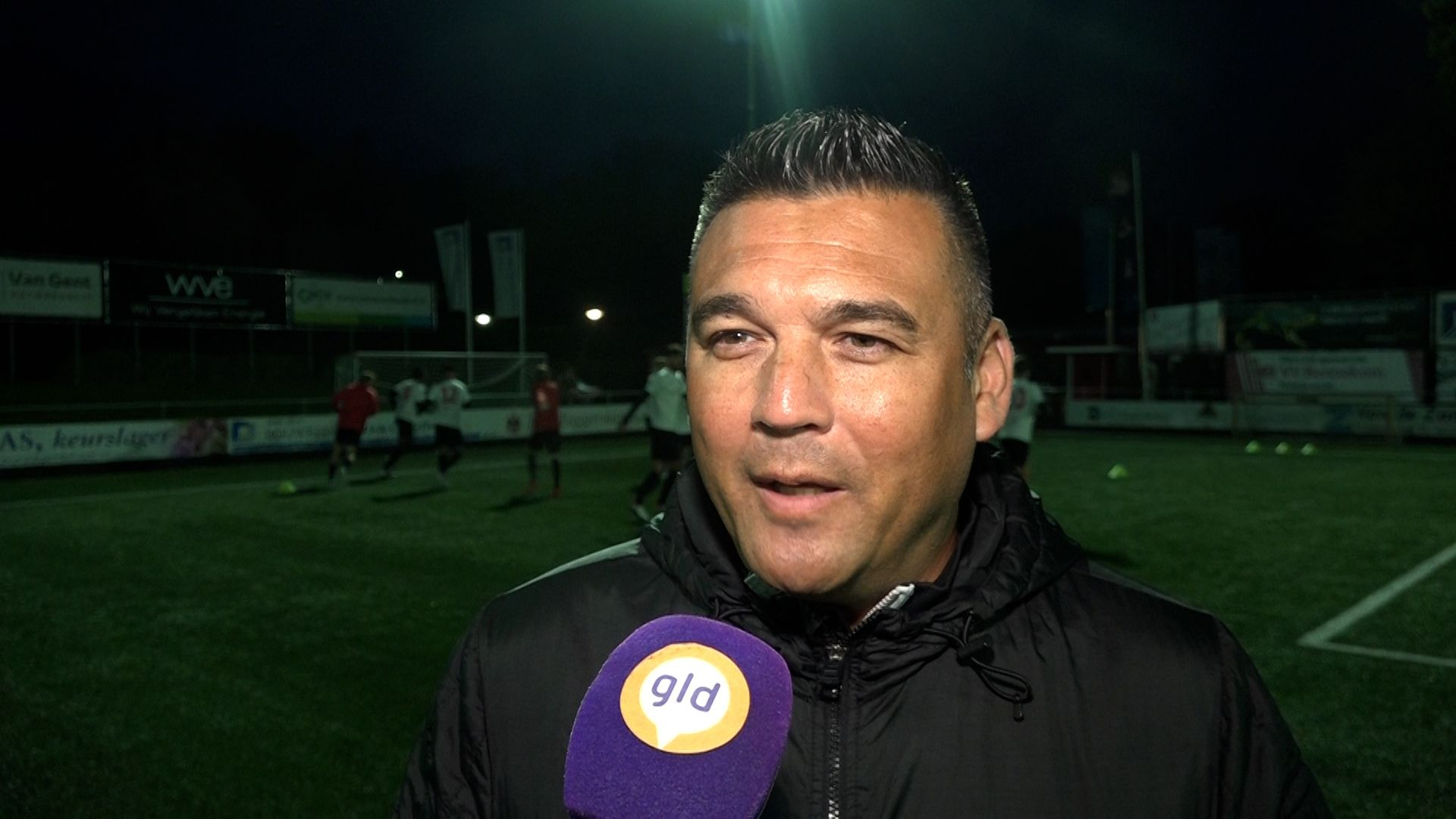 Dennis en Jhon van Beukering op non-actief gezet door GVVV na klappen in Spakenburg