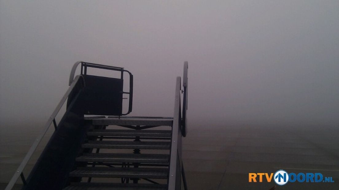 Een mistig Groningen Airport Eelde