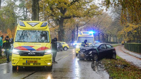 Weg tussen De Punt en Glimmen afgesloten door ongeluk. Weg tussen De Punt en Glimmen afgesloten door ongeluk.