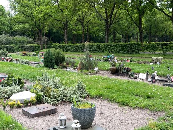90 graven vernield op Utrechtse begraafplaats