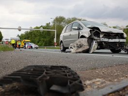 112-nieuws | Veel schade bij botsing tussen twee auto's
