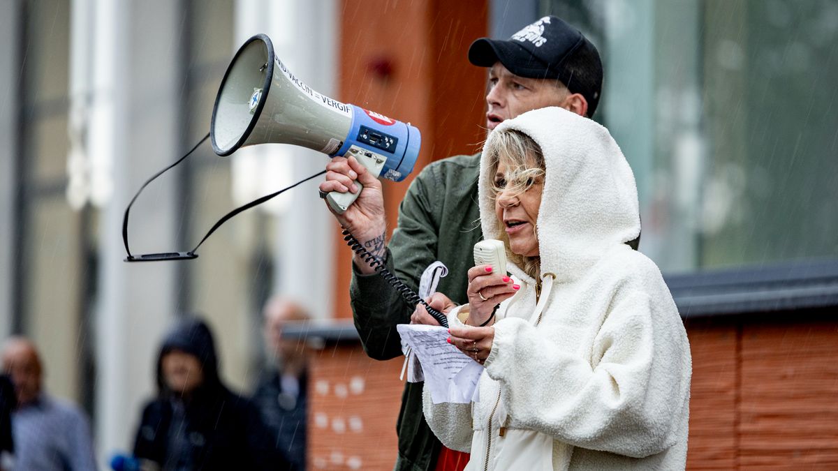 Burgemeester tevreden over asielprotest Vriezenveen, organisator mist overleg