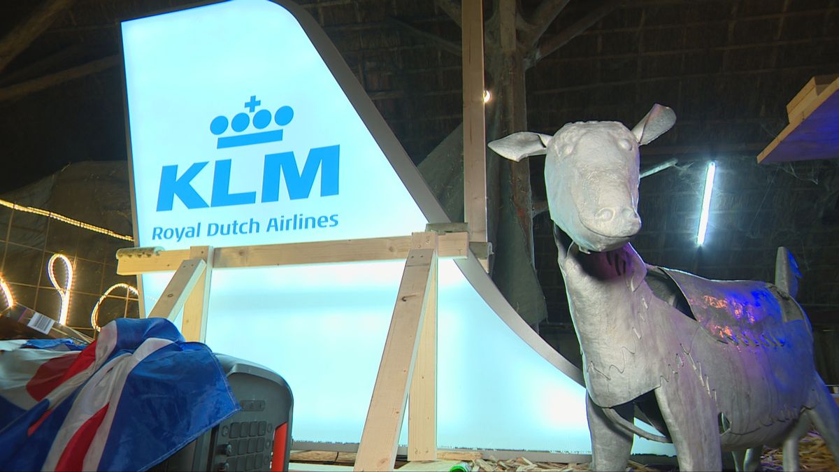 Wegen op sommige plaatsen net een ijsbaan, KNMI kondigt code geel af | Garage in Midlum gaat in vlam