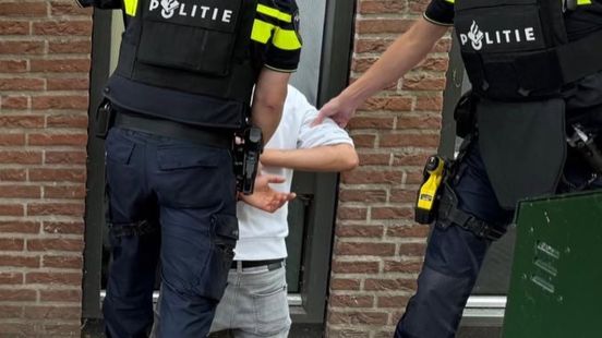 Aangehouden man heeft vuurwapen op zak en blijkt celtegoed te hebben Nieuws