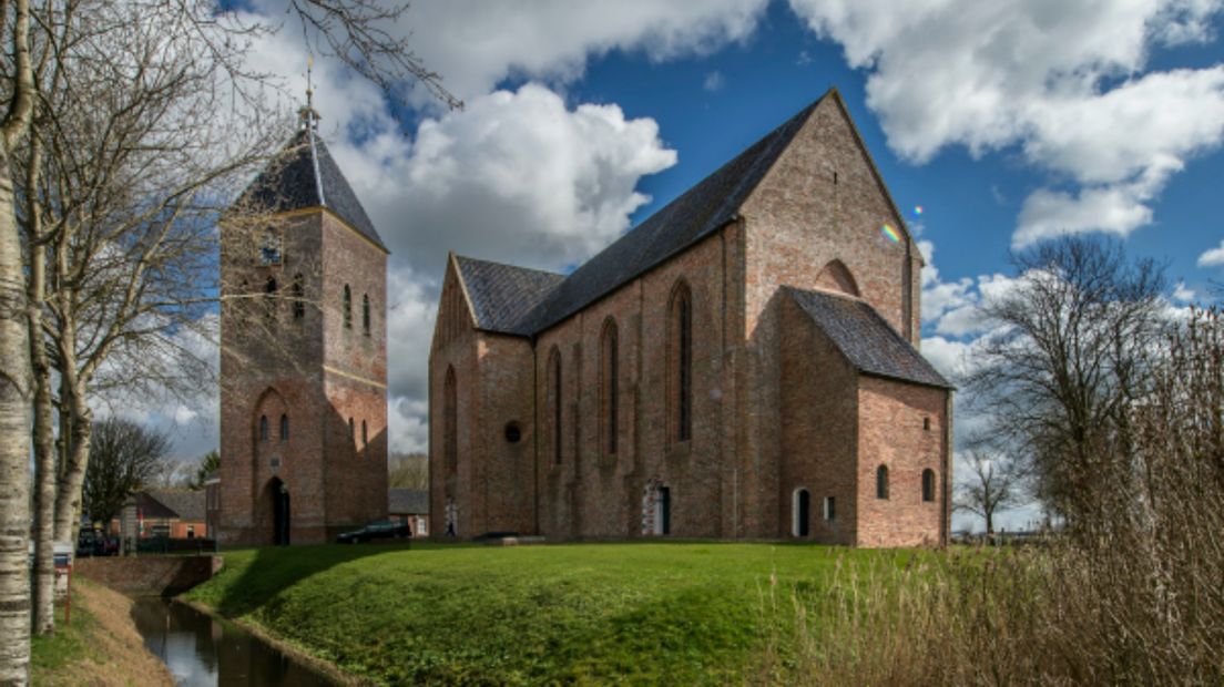 De Jacobuskerk in Zeerijp