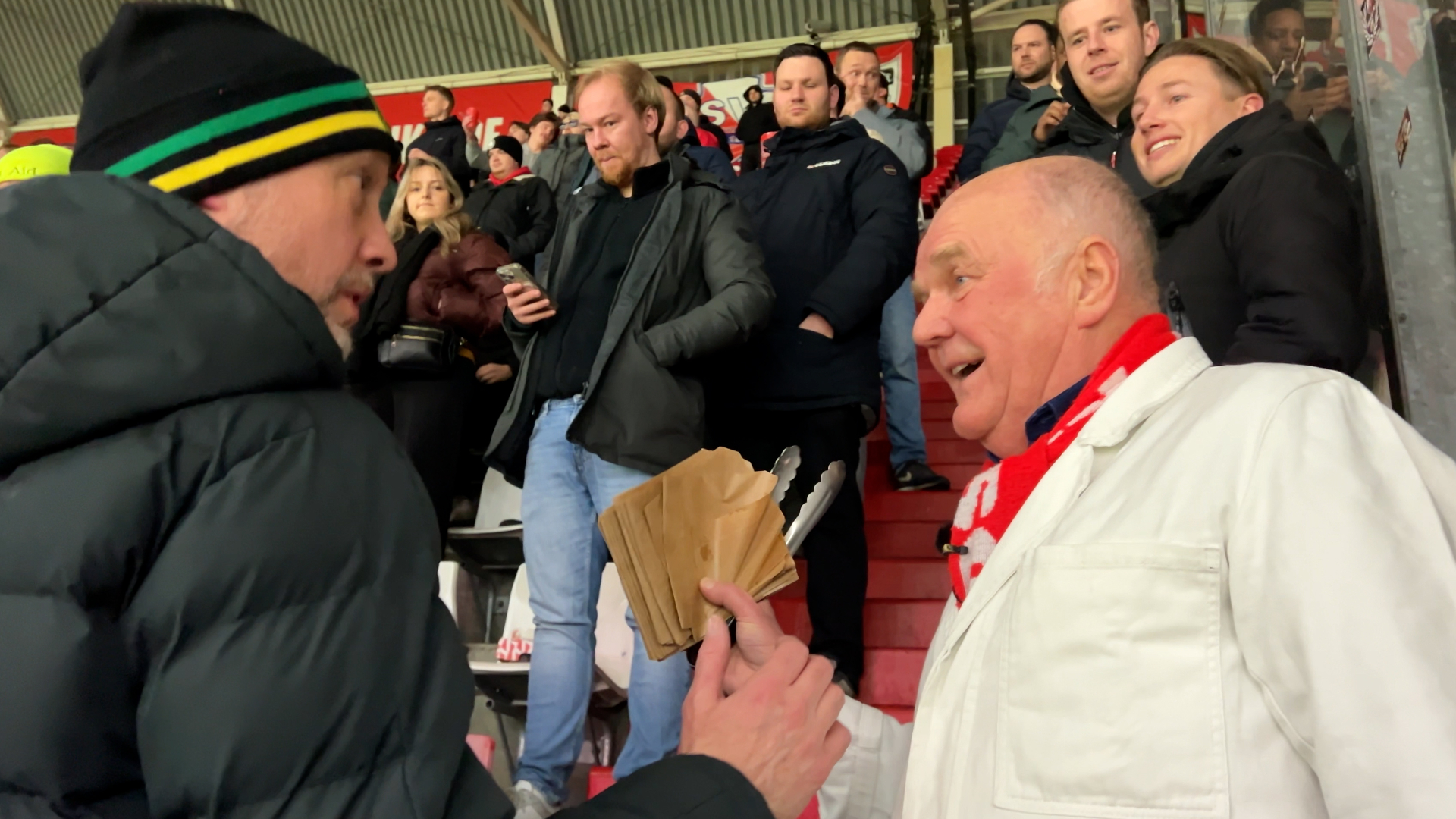 Worstenman Rob Mommersteeg terug op de tribune na zware hartoperatie