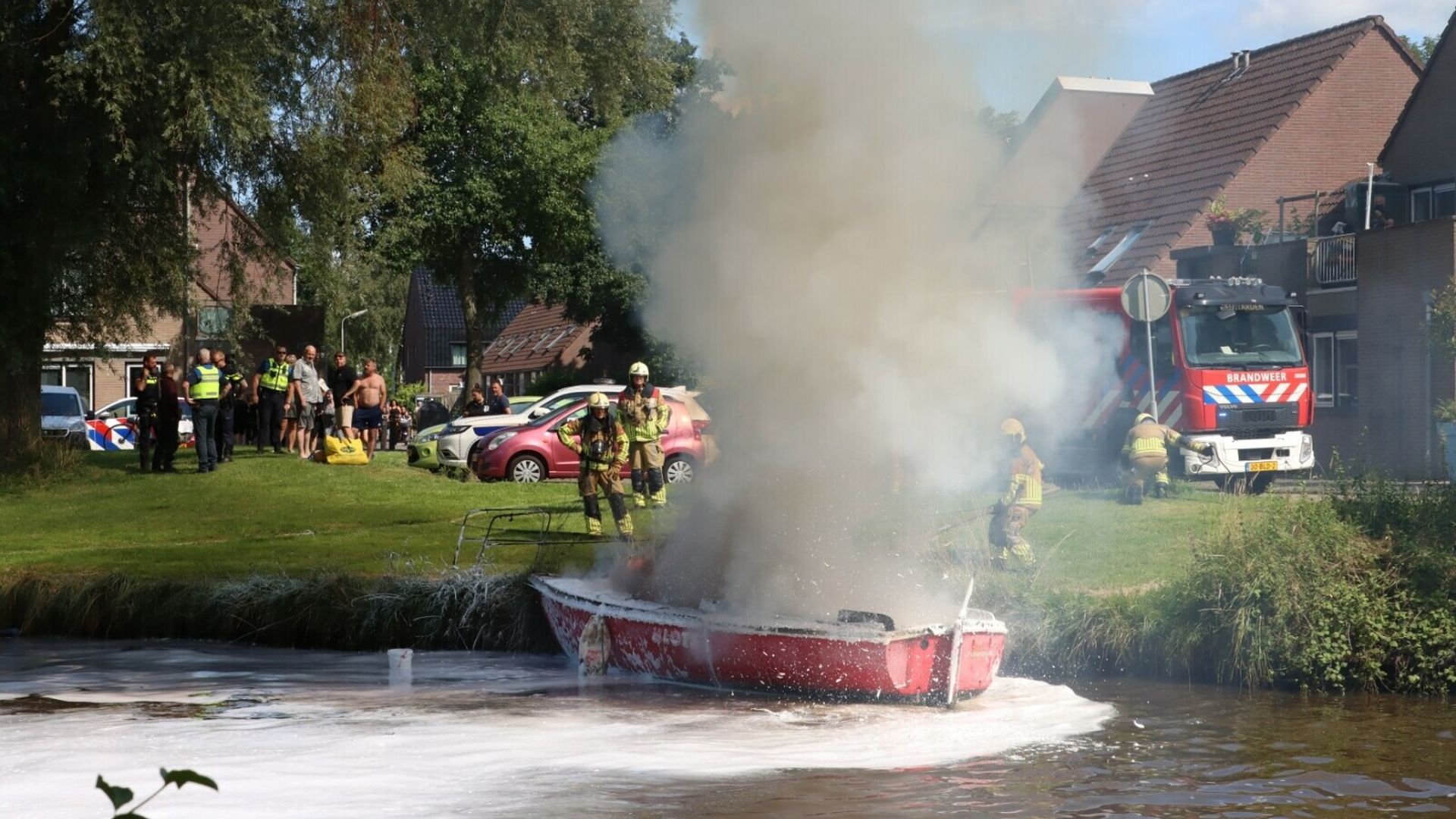 Van het bootje is niet veel meer over