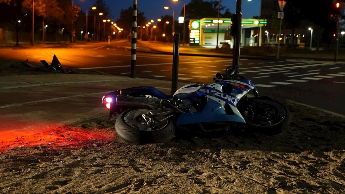 Motorrijder onderuit in Deventer