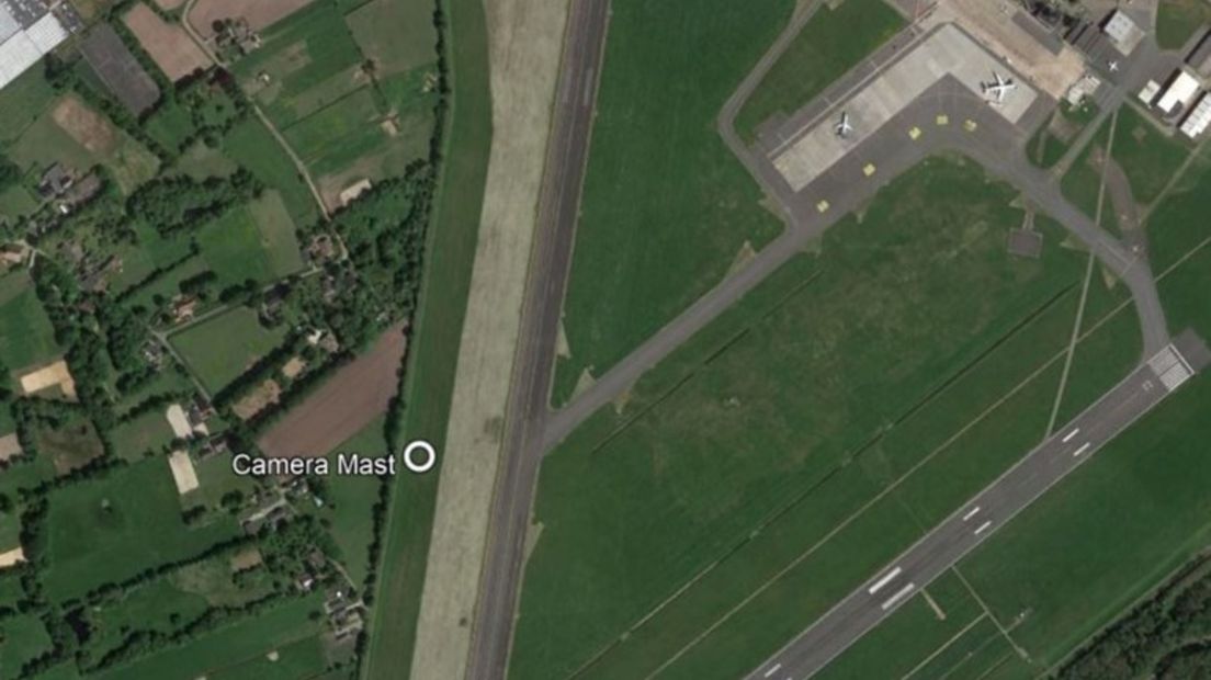 De plek van de cameramast bij Airport Eelde