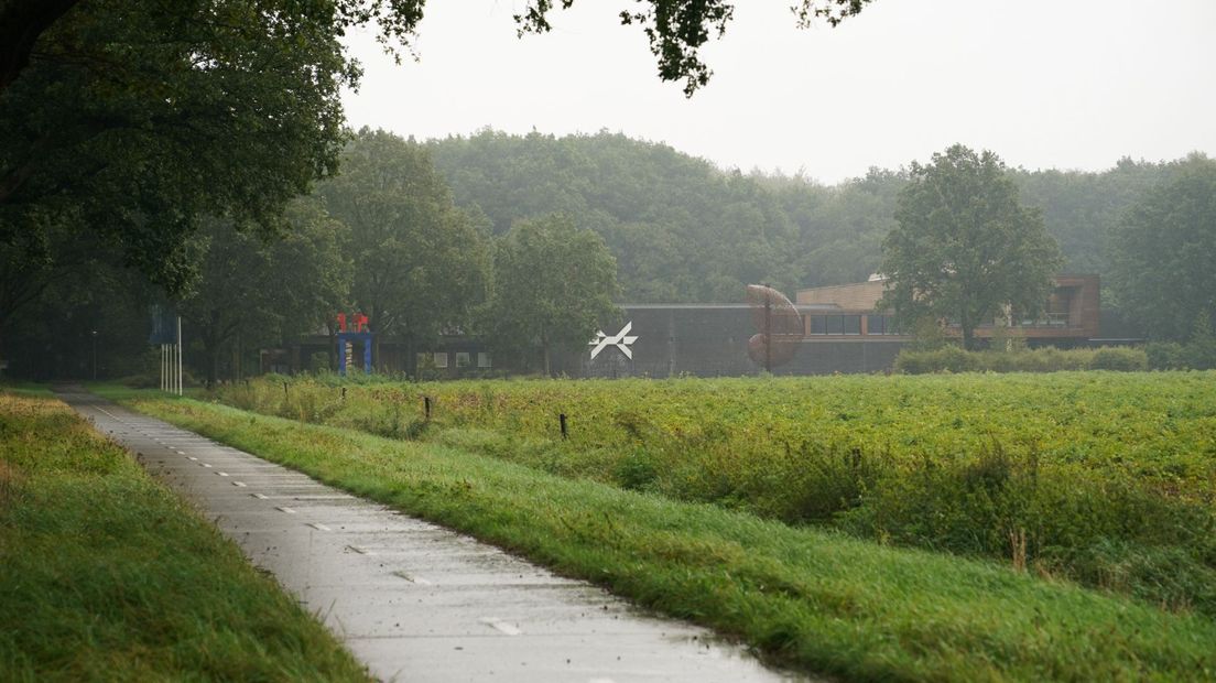 De afgelopen jaren heeft het Herinneringscentrum gewerkt aan de verduidelijking van de oorspronkelijke spoorweg richting het kampterrein. (Rechten: RTV Drenthe / Kim Stellingwerf)