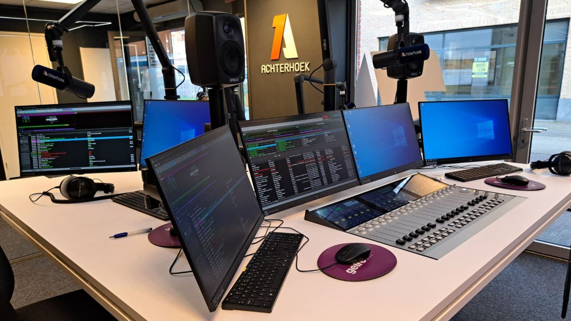De studio van 1Achterhoek waarvandaan de live uitzendingen gemaakt worden rondom de bloemencorso.