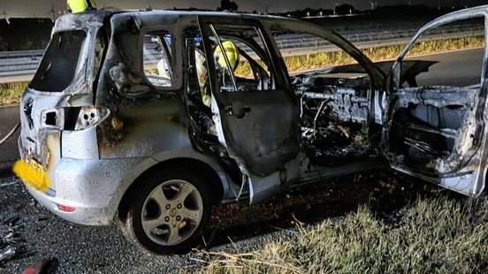 Auto gaat in vlammen op langs de A58, oorzaak onbekend Nieuws