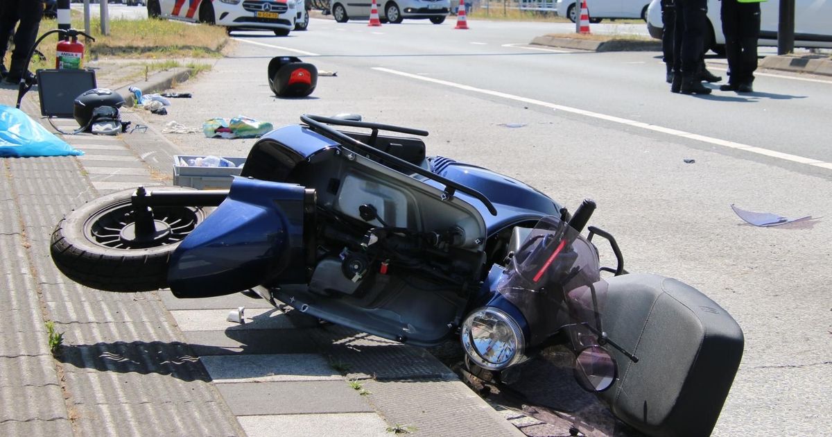 De 86-jarige bestuurster ziet het rode licht niet en rijdt man van 84