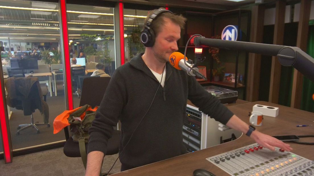 3J's zingen live 'Hou Van Mij' op Radio Noord