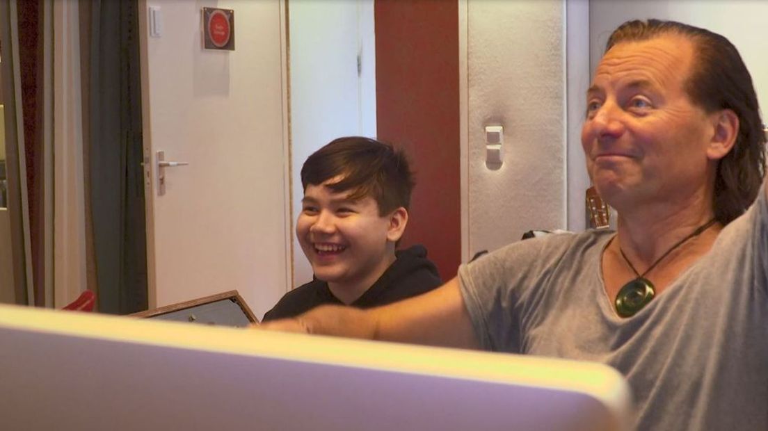 Noah in de muziekstudio