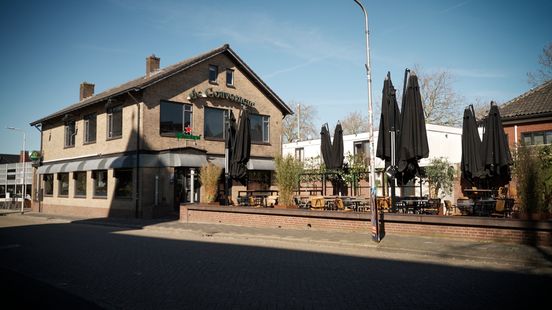 Zwaar mishandeld in feesttent Raalte: 'Voor hetzelfde geld trappen ze je dood' Home