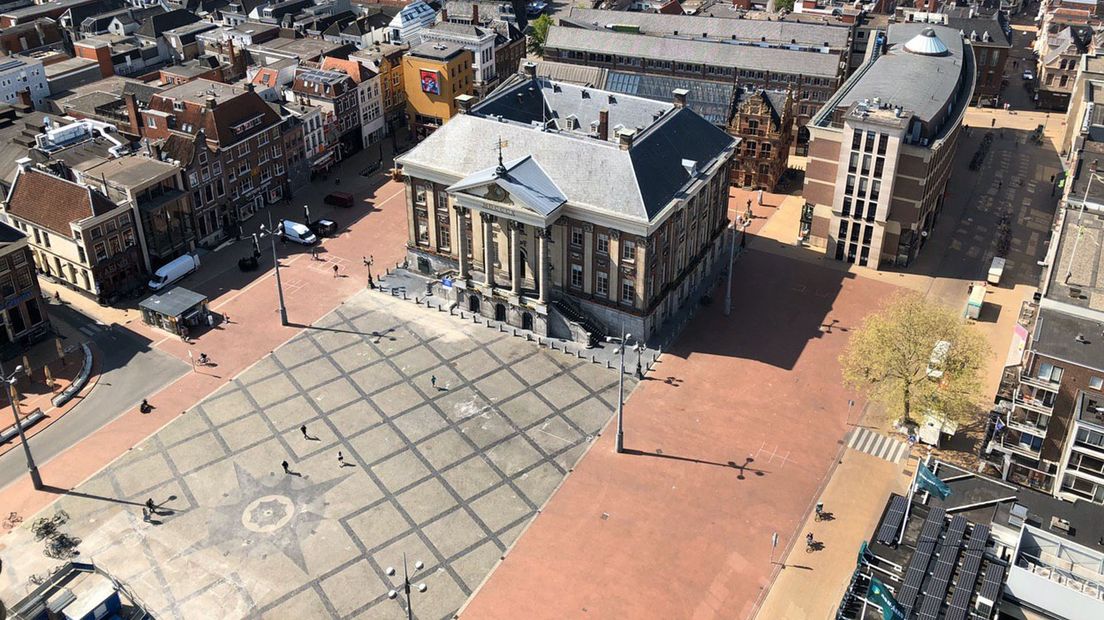 De Grote Markt lag er verlaten bij op Koningsdag