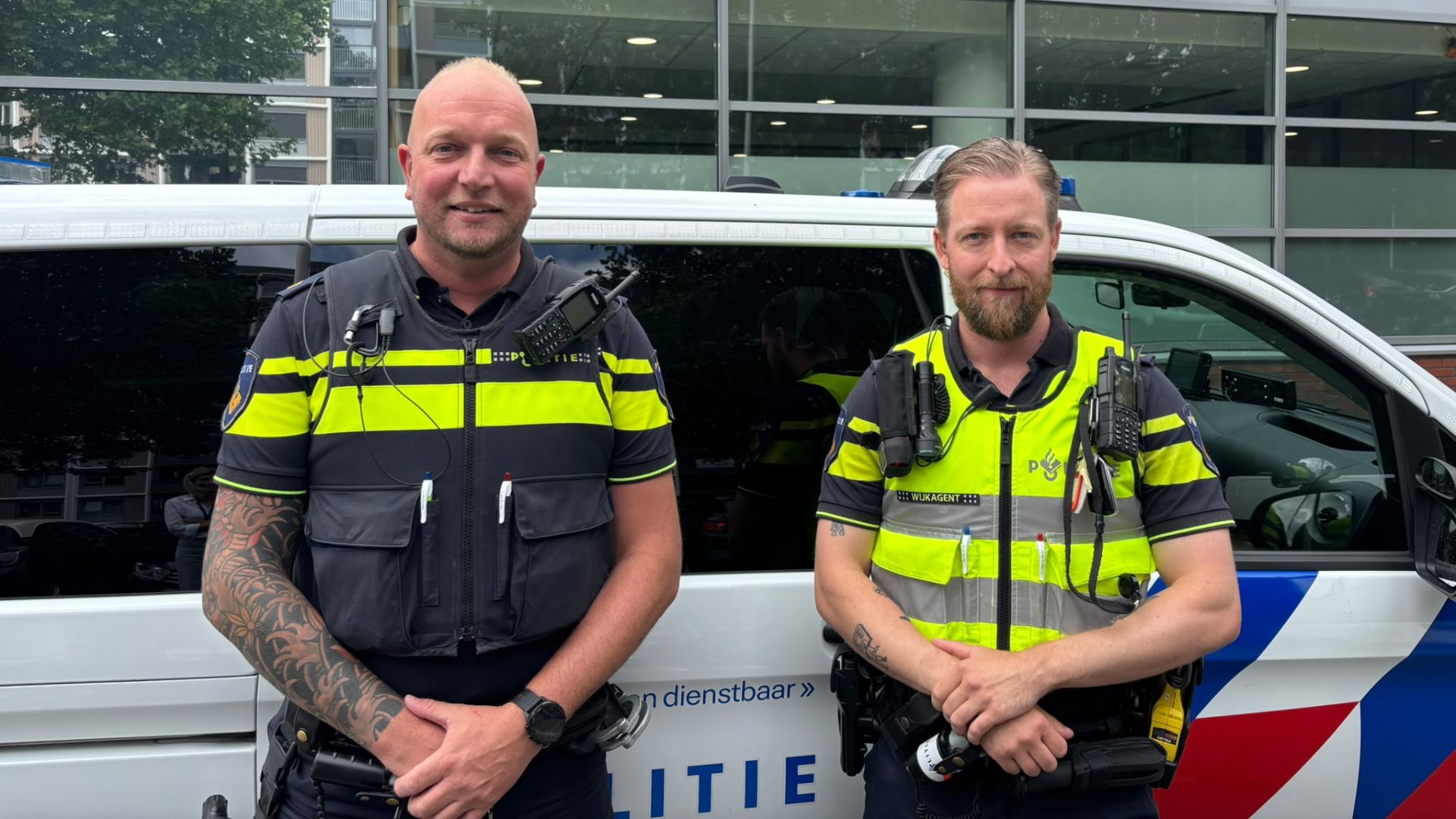 Hoe wijkagenten de rust in Overvecht proberen te bewaren: 'Bekende gezichten maken het verschil'