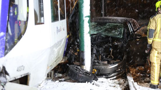 Aanrijding met tram in winterse omstandigheden. Aanrijding met tram in winterse omstandigheden.