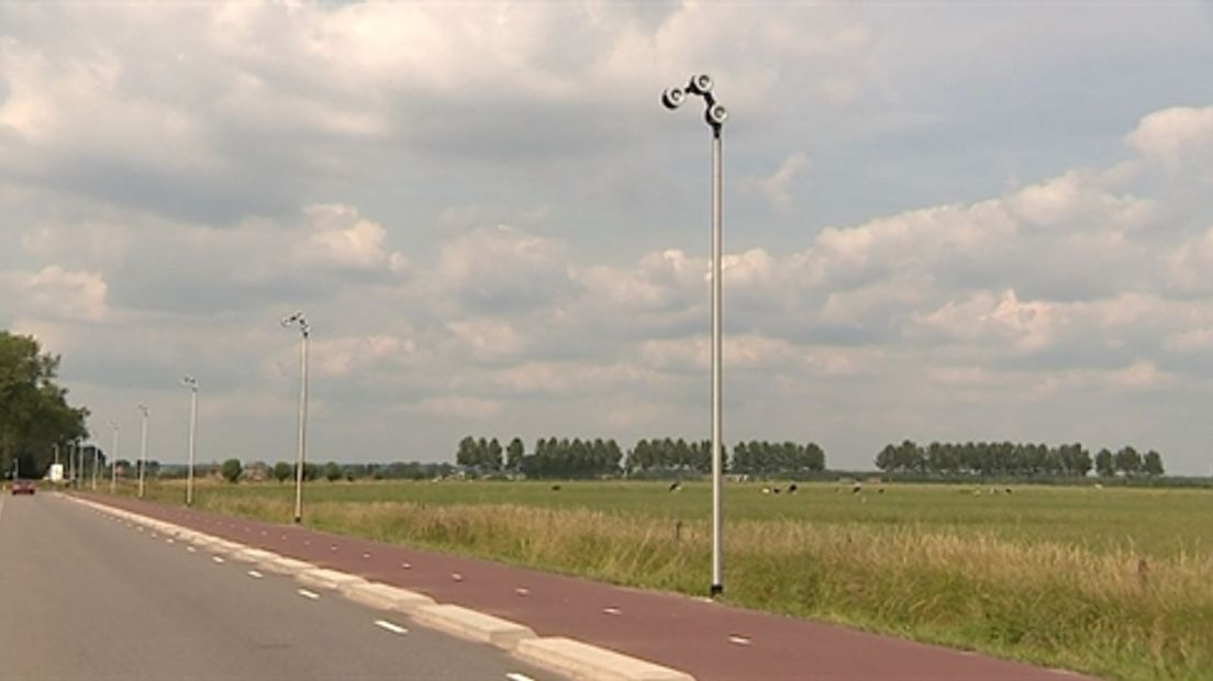 De aanleg kostte 1 miljoen euro per kilometer maar dan fiets je ook binnen 40 minuten van Arnhem naar Nijmegen. Het zogenoemde RijnWaalpad is klaar, een nieuwe snelweg voor fietsers.