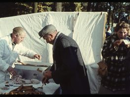 Regio-omroep Noord in 1955: 'Niet zo dringen, u krijgt allemaal een beurt'