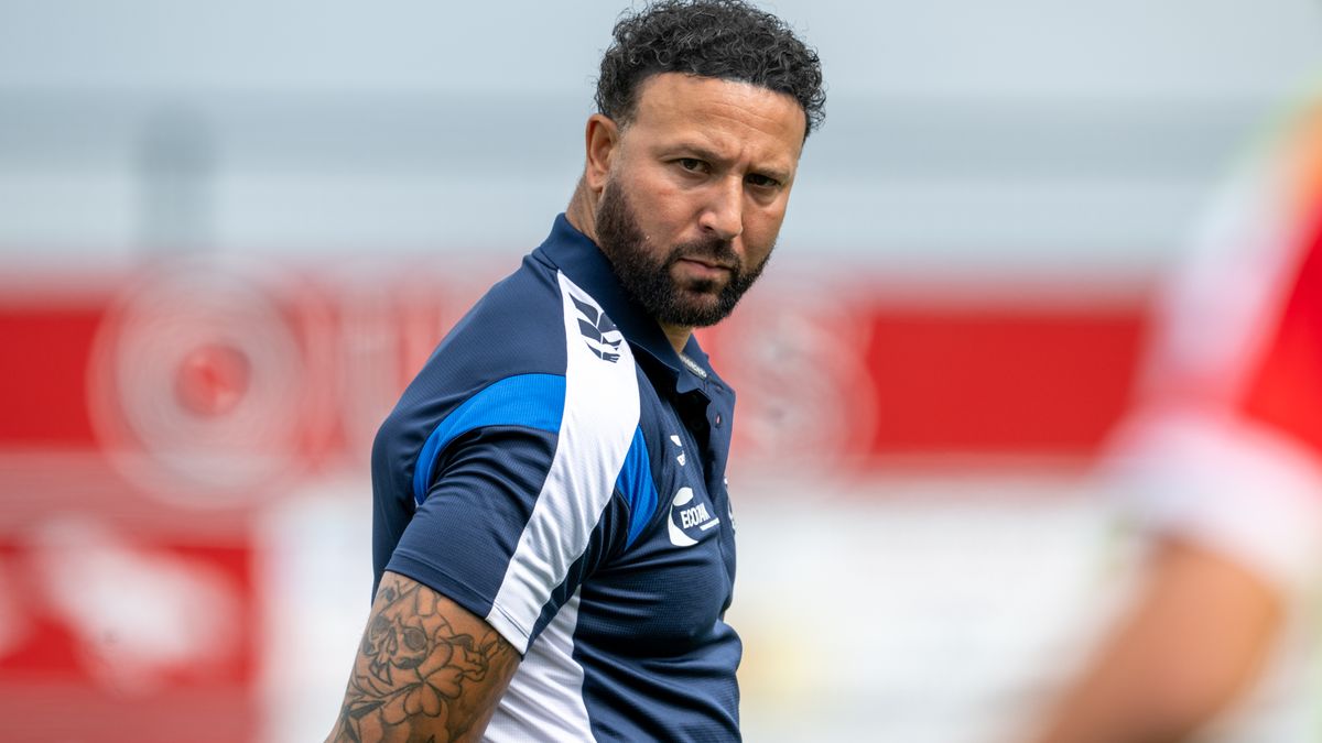 Debuutjaar trainer Siereveld loopt voorlopig op rolletjes: 'Lastigste is dat ik nu de klootzak ben'