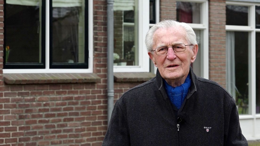 De 91-jarige Hans Hoving vertelt over de oorlog in Wachtum (Rechten: RTV Drenthe / Steven Stegen)