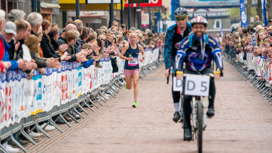 Local hero Jacelyn Gruppen wint voor derde keer Cascaderun Hoogeveen